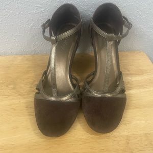 Old Navy brown strap women’s wedges, size 7, leather